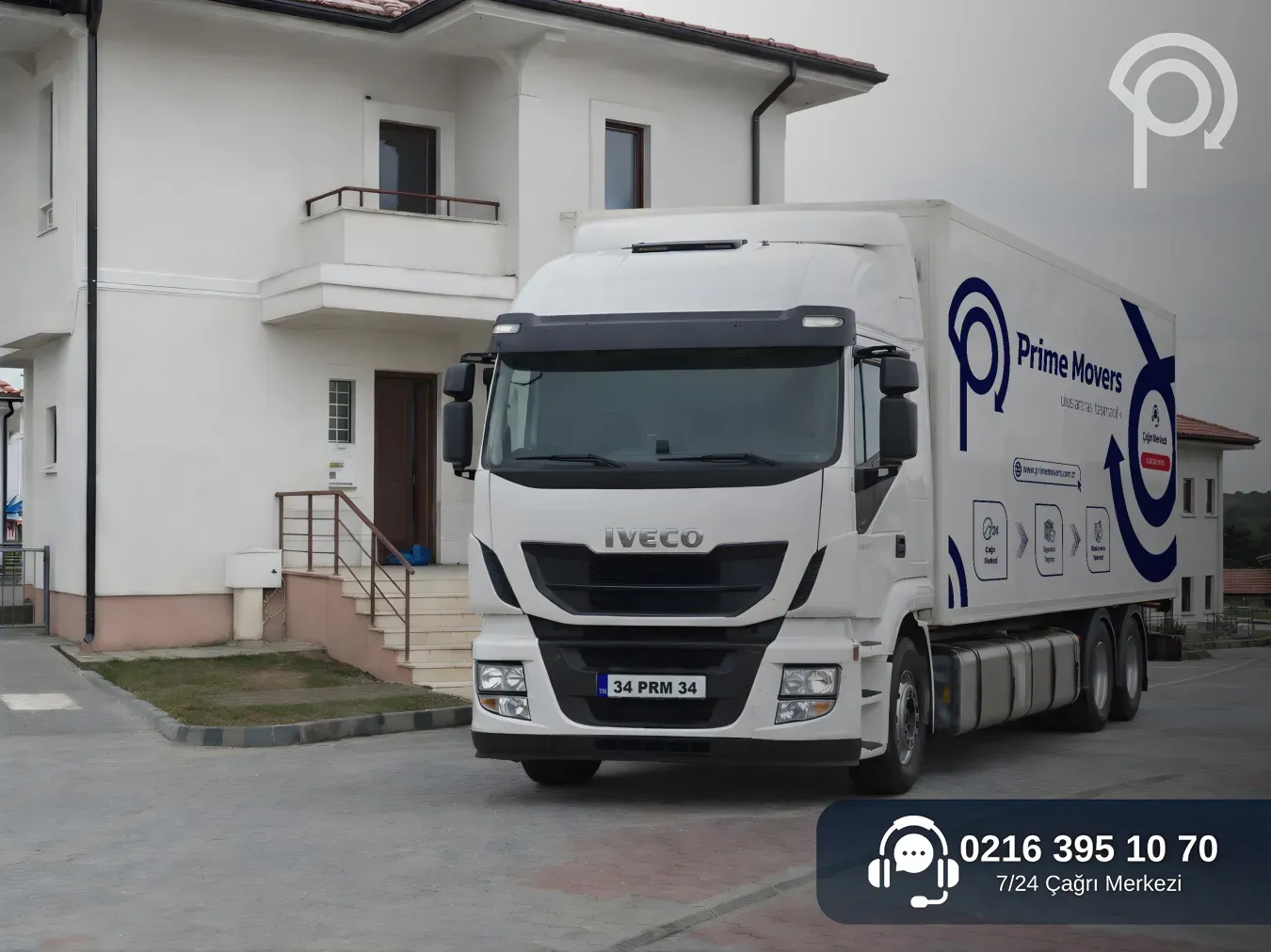 Taşıma süreçleri kapsamında evden eve nakliyat yapan profesyonel lojistik aracı ve ekip